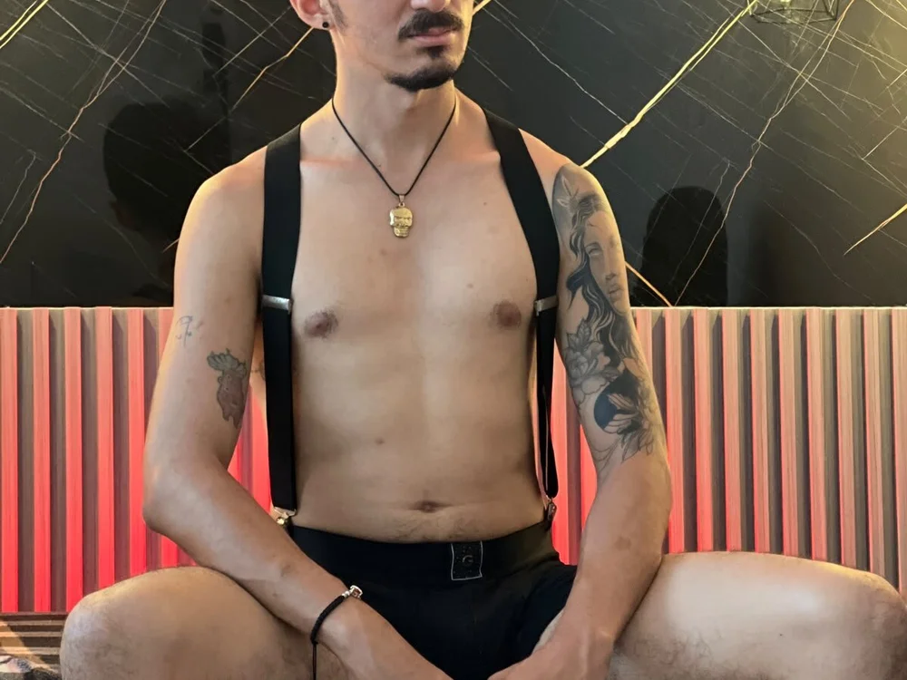 DylanAnderson1 Offline XXX-Chat