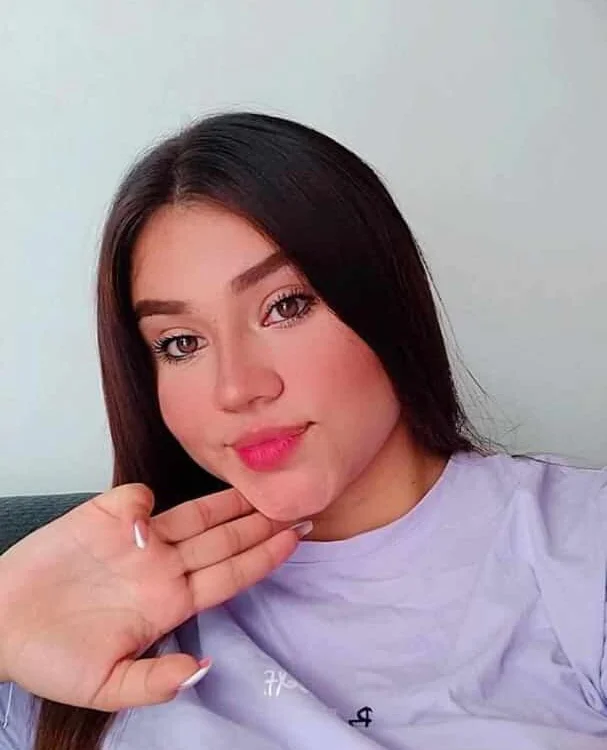 cora_johnson's Offline Chat Room
