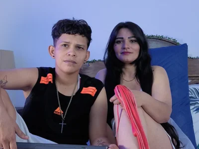 lesbian_Leslie_y_Alizon - live cam model