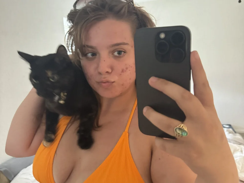 Queen__D's Offline Chat Room