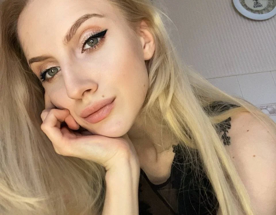 MissFlora_'s Offline Chat Room