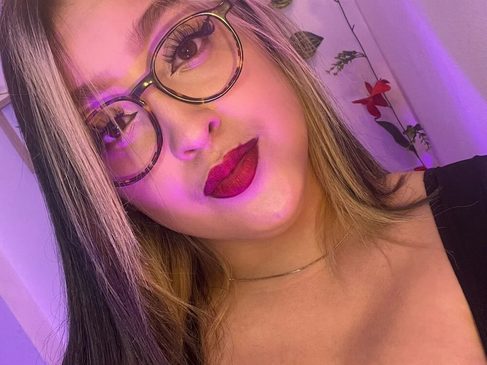 sapphire_lilac's Live XXX Chat