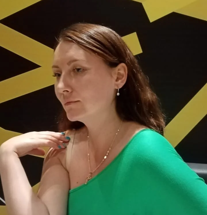 Nikol_Cherry's Offline Chat Room