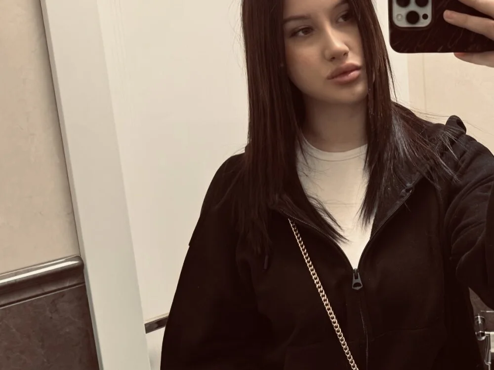 LeruaXSmile Adlı Modelin Çevrimdışı XXX Sohbeti