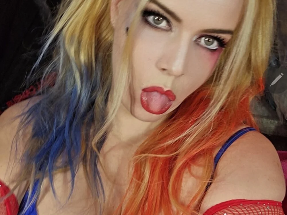 EllaSecrets' Offline XXX Chat