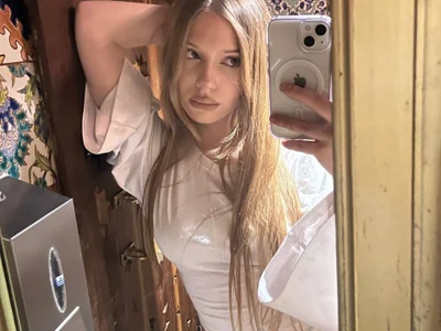 AgataAites - upskirt