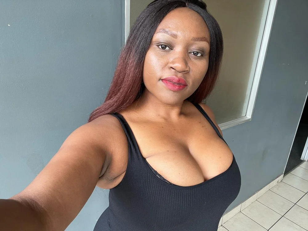 Mistyyqueen88's Offline Chat Room