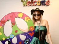 RaveMami's webcam live show