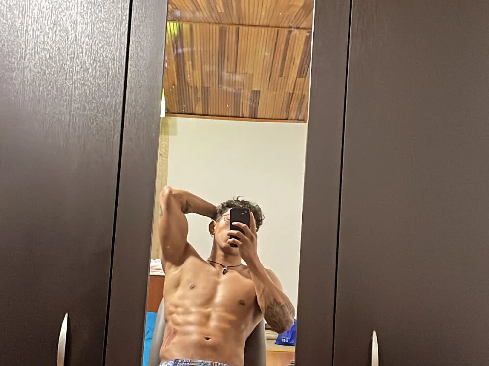 Thiago_Happy's Offline XXX Chat