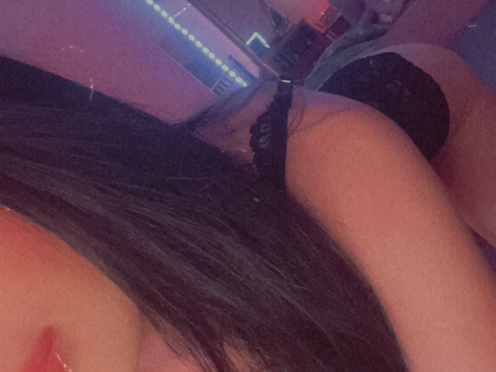 ava_Alba33's Offline Chat Room
