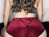 LillyHernandez's Offline Chat Room