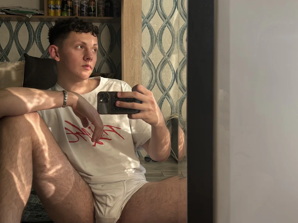 Offline chatovací místnost LittleTroubleXXX
