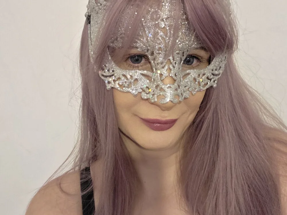 Piper_BlueEyesX Offline XXX-Chat