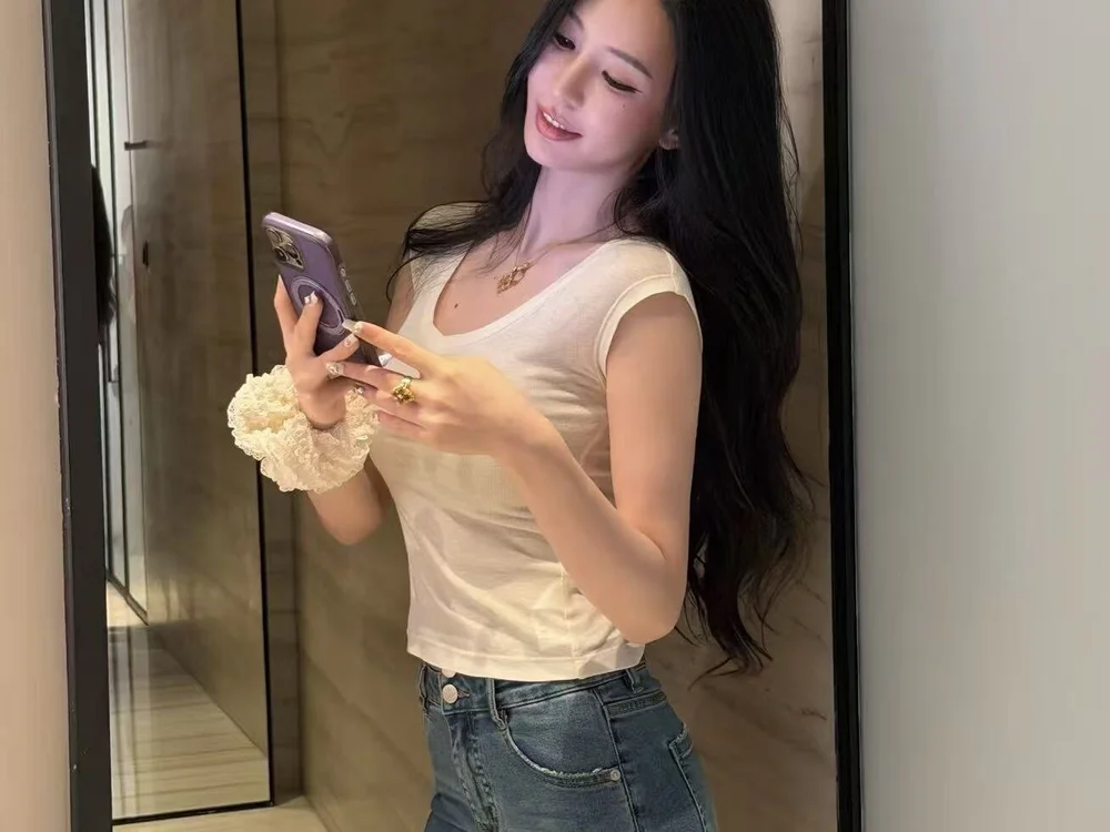 Elisazzzooo's Offline Chat Room