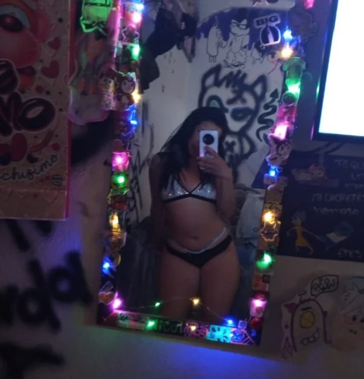 SaraSmith-'s Offline Chat Room
