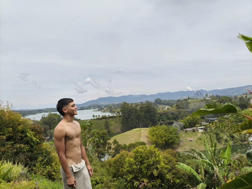 dominant_boy1 Offline XXX Chat