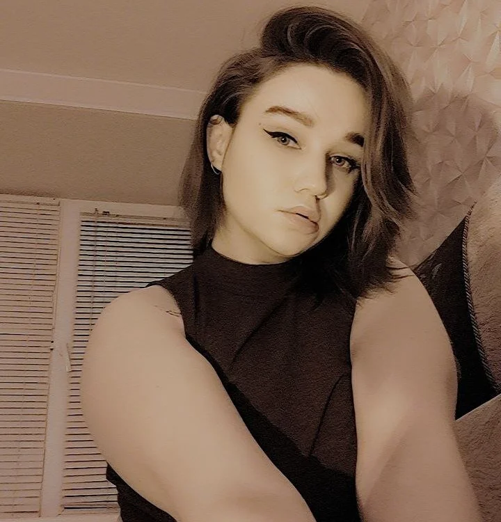 TemptingEva's Offline Chat Room