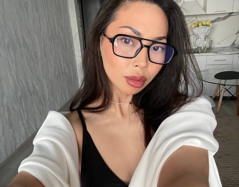 BritneyTate's Offline Chat Room
