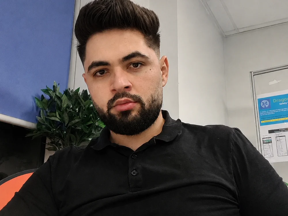 mariusica8's Offline XXX Chat