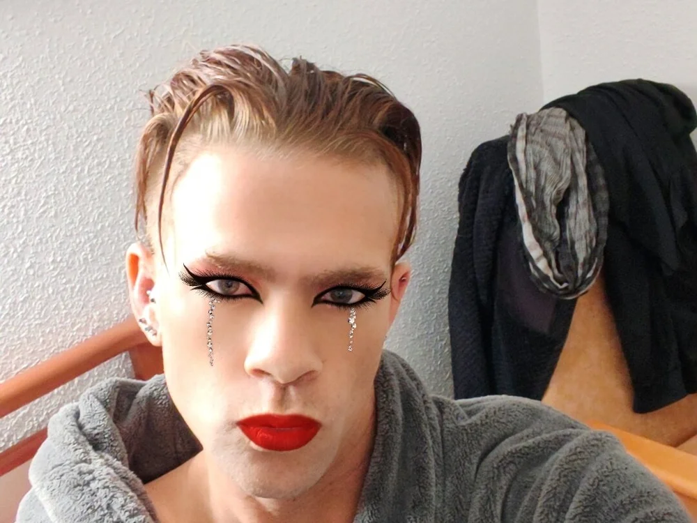 Lolatrans89's Offline Chat Room