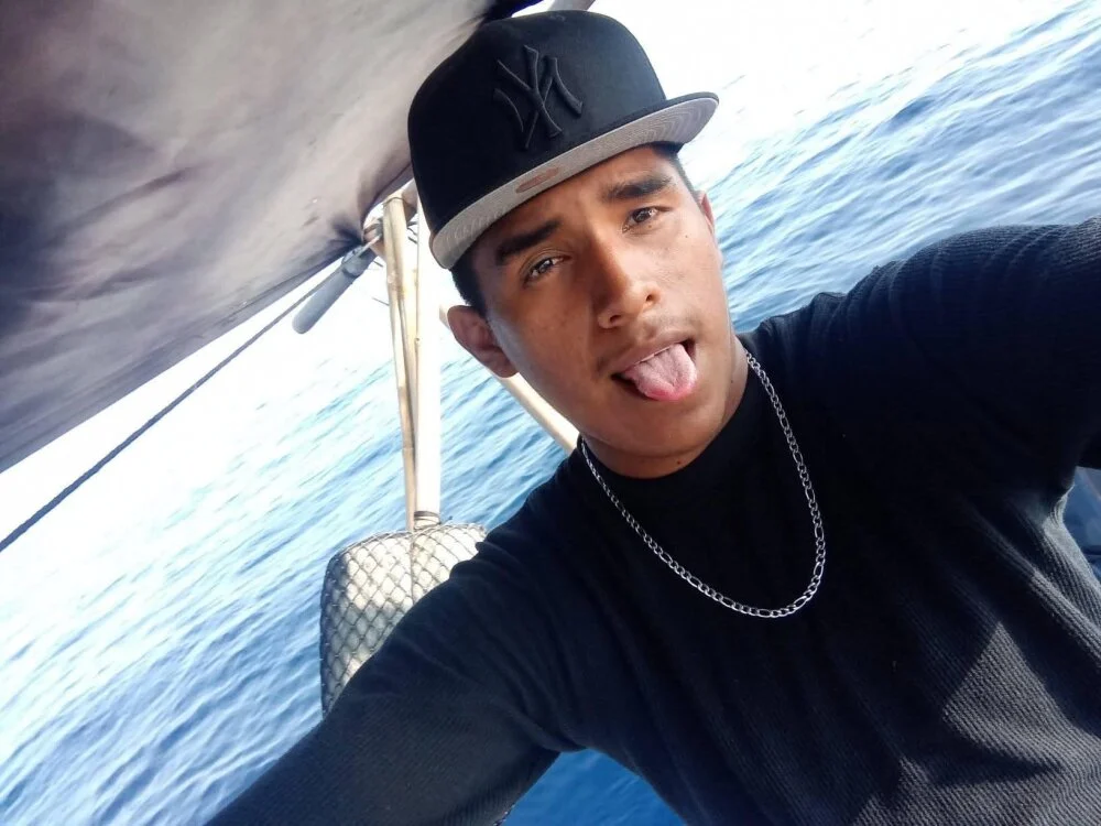 enri246810's Offline XXX Chat