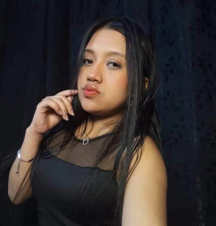 Girls_latinassdestroy's Offline XXX Chat