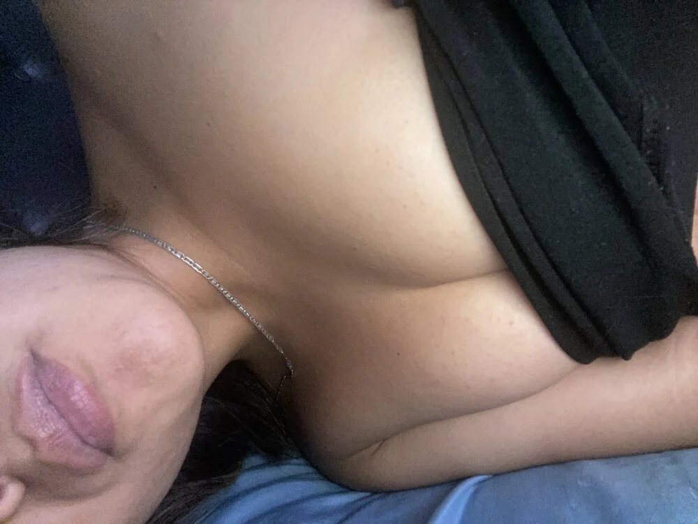 Fabela_mustia Adlı Modelin Çevrimdışı XXX Sohbeti