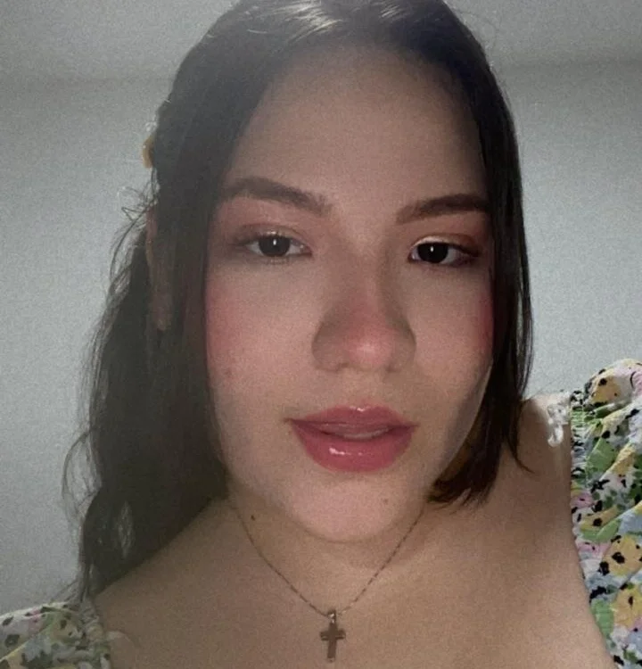 safia_fiore's Offline Chat Room