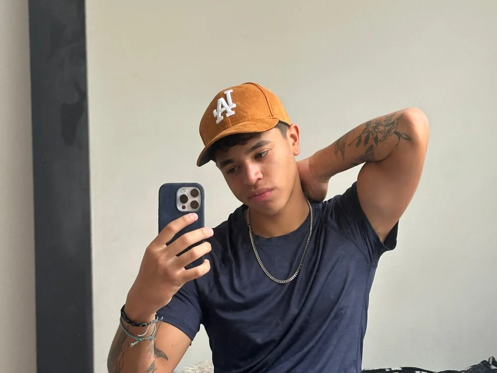 dannys__20's Offline XXX Chat