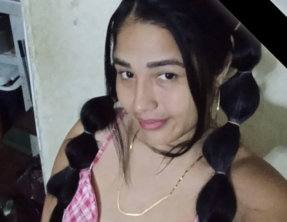 Layla_Rodriguez's Offline Chat Room