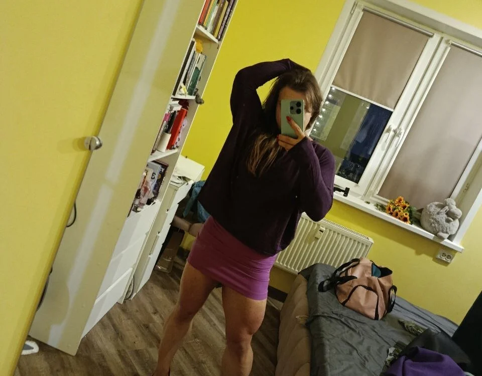 IronLadyMuscle's Offline Chat Room