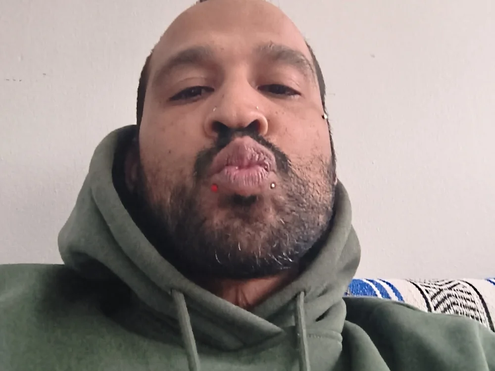 dinerogoldy's Offline XXX Chat