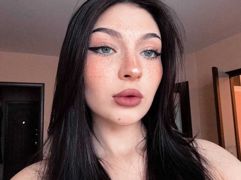 Lizacat12's Offline XXX Chat