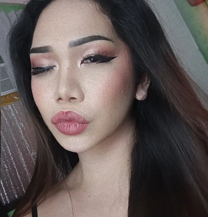 elise_bloom69 Offline XXX-chat