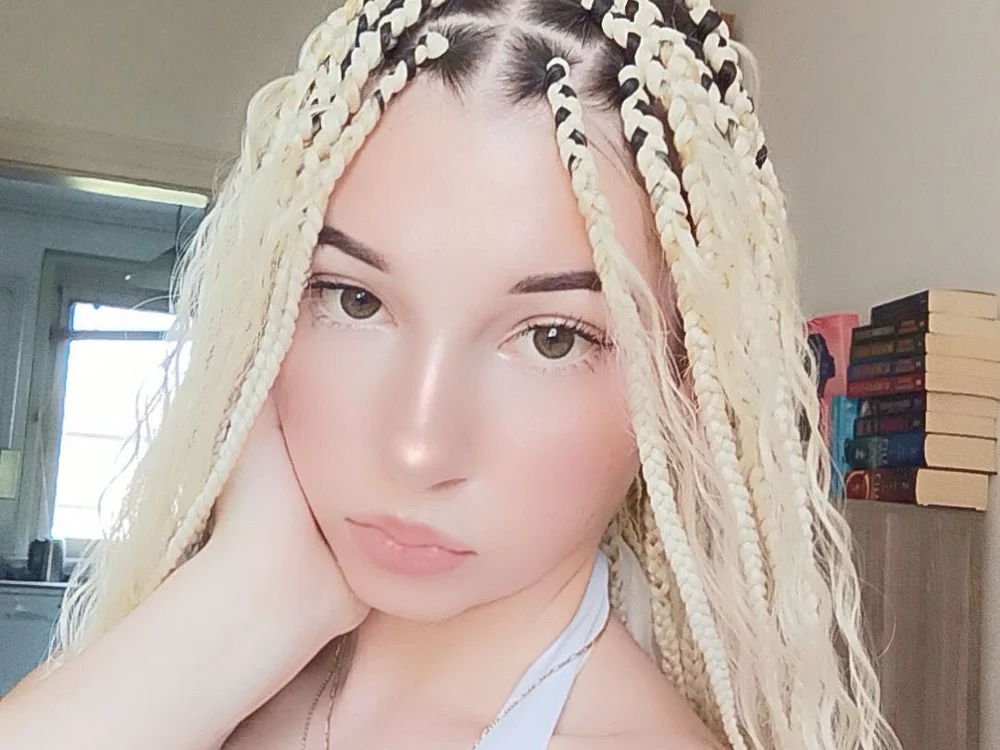 Alicee_Kiss' Offline Chat Room