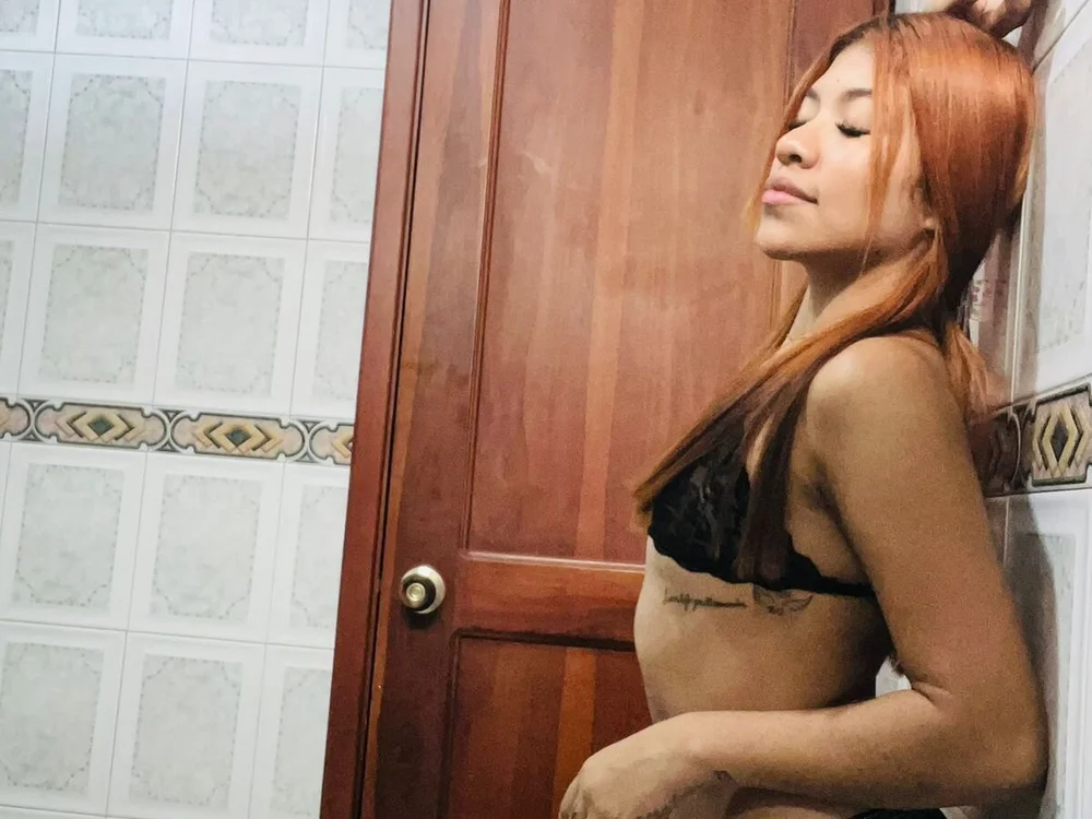 LucianaValdez's Offline Chat Room