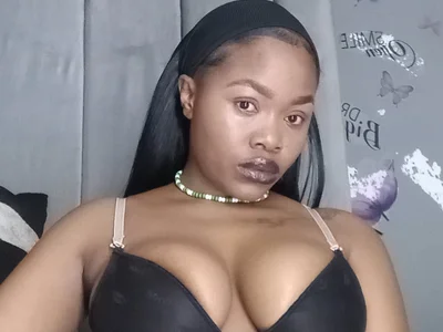 ThunderThighZz Female Smoke Online Cam Striptease