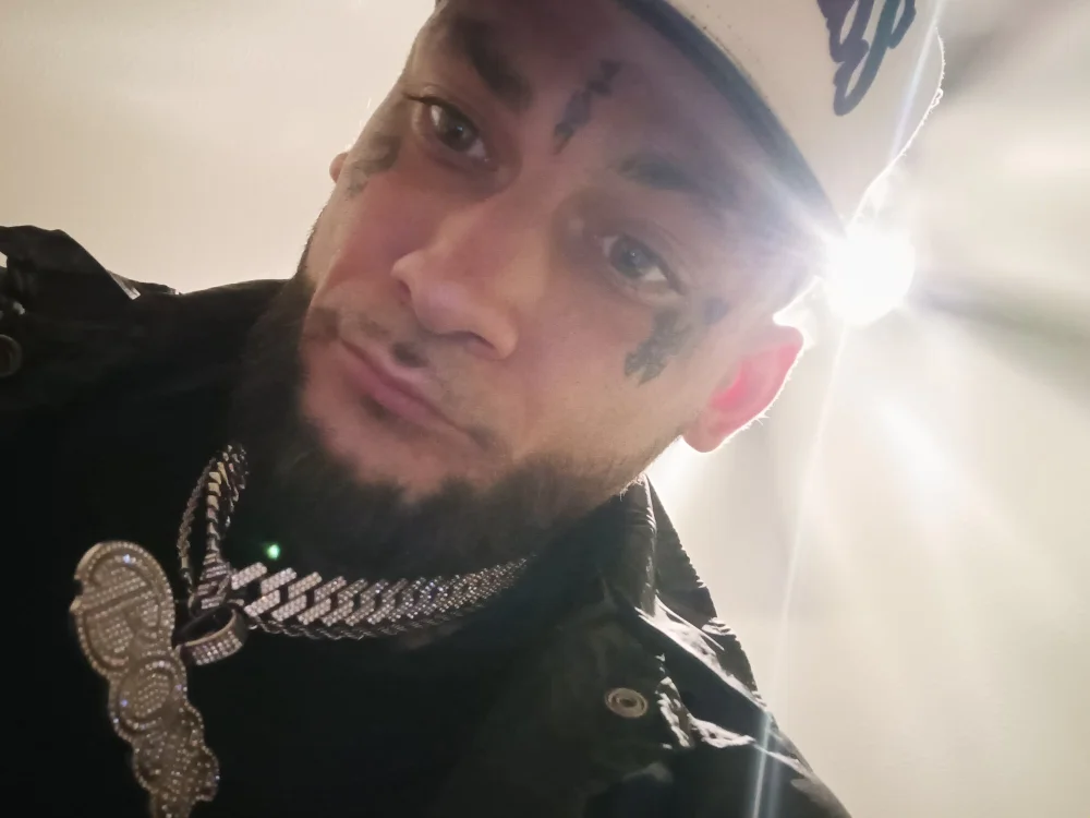 Czat XXX offline – DeuceBigalo