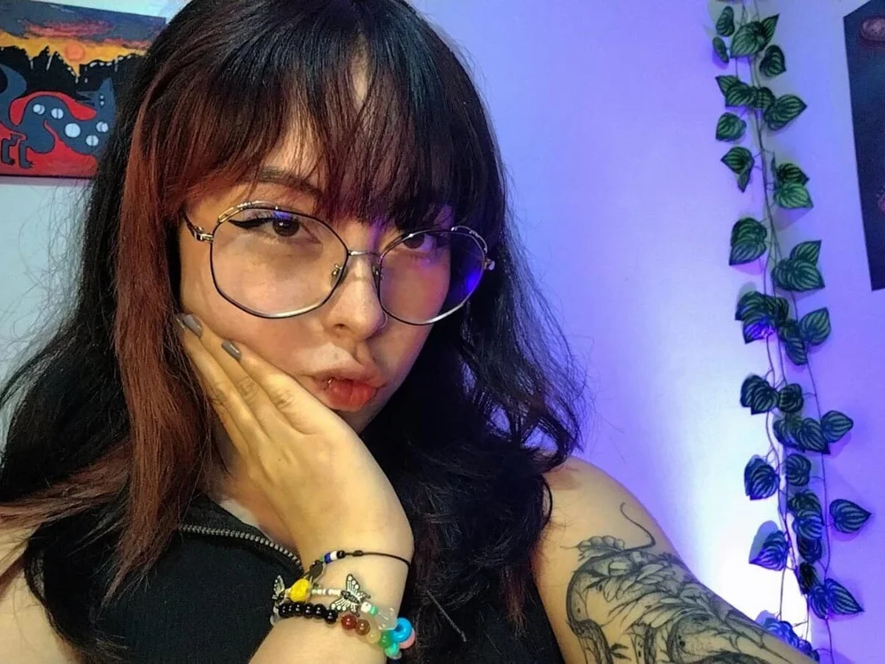 Hanny_e's Offline Chat Room