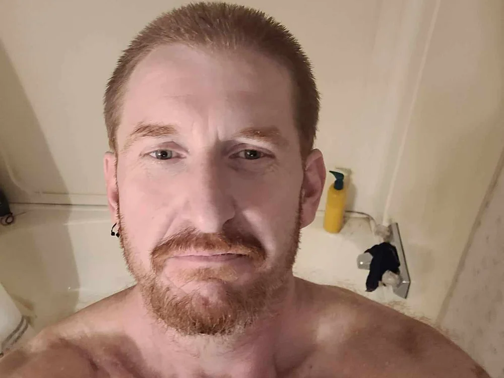 Sdixon77's Offline Chat Room