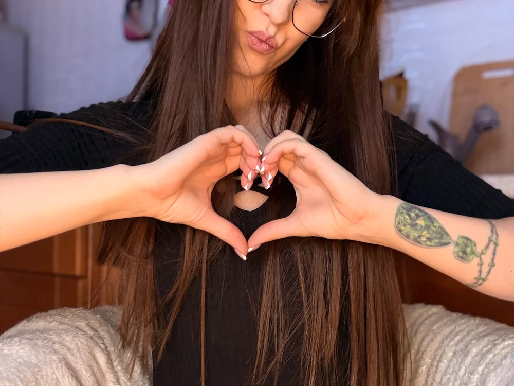 Veliora Chat XXX offline