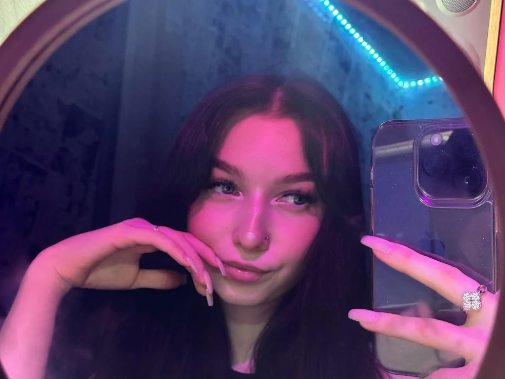 LunaCosta's Offline Chat Room