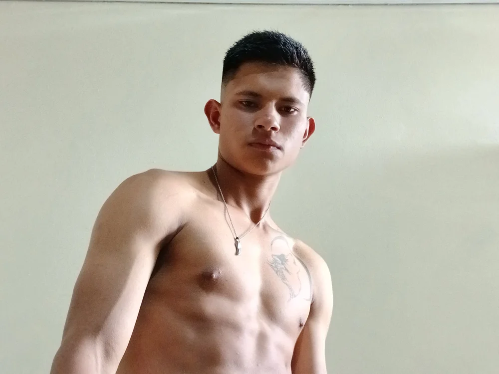 axelquino Offline XXX-Chat