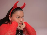 nare_celebi_: онлайн-секс-чат