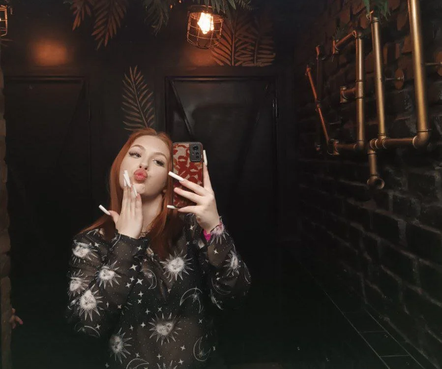 MonickaV Adlı Modelin Çevrimdışı XXX Sohbeti