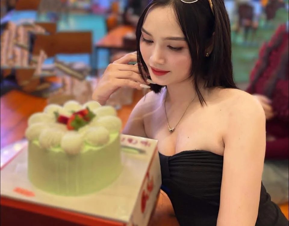 Linh_Miuu's Offline Chat Room