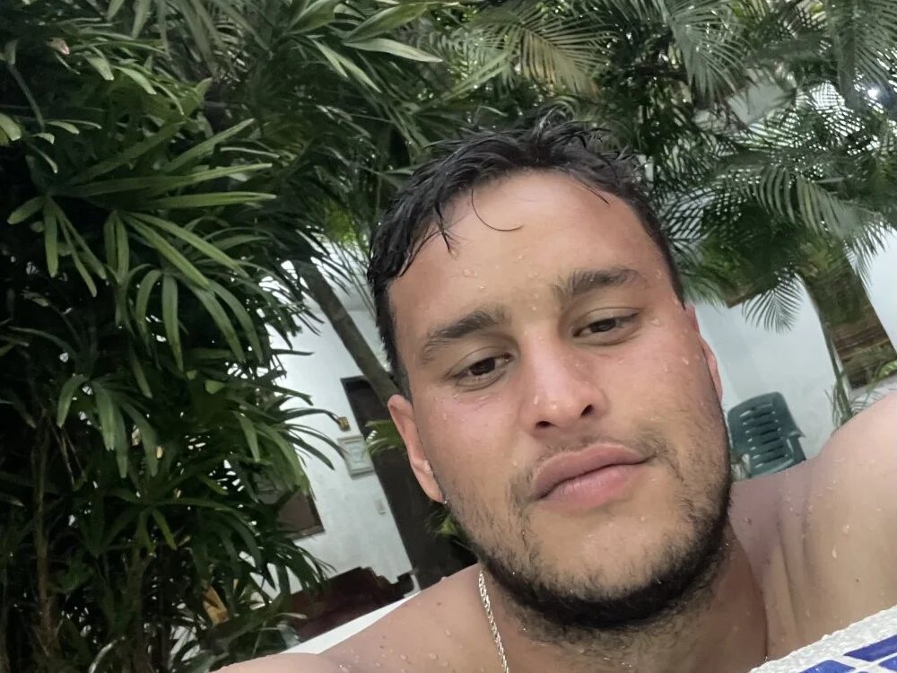 Latino_jr's Offline XXX Chat