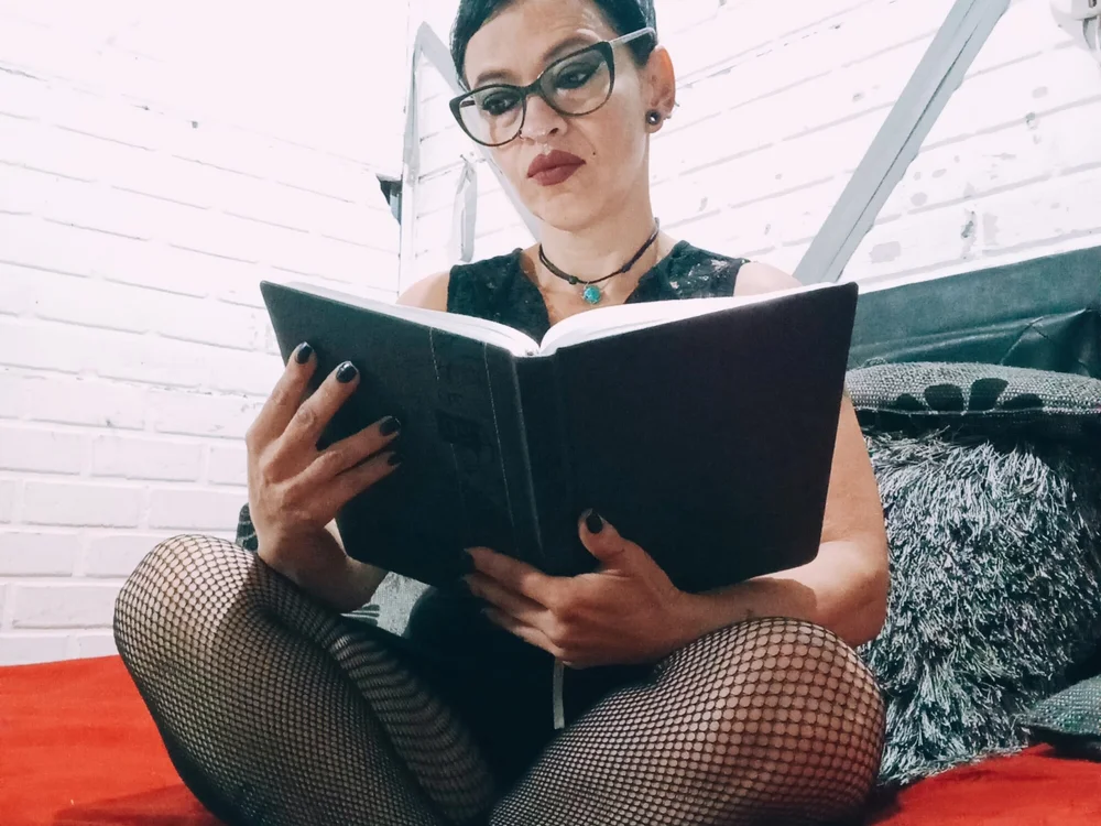 bellakitavelez's Offline XXX Chat