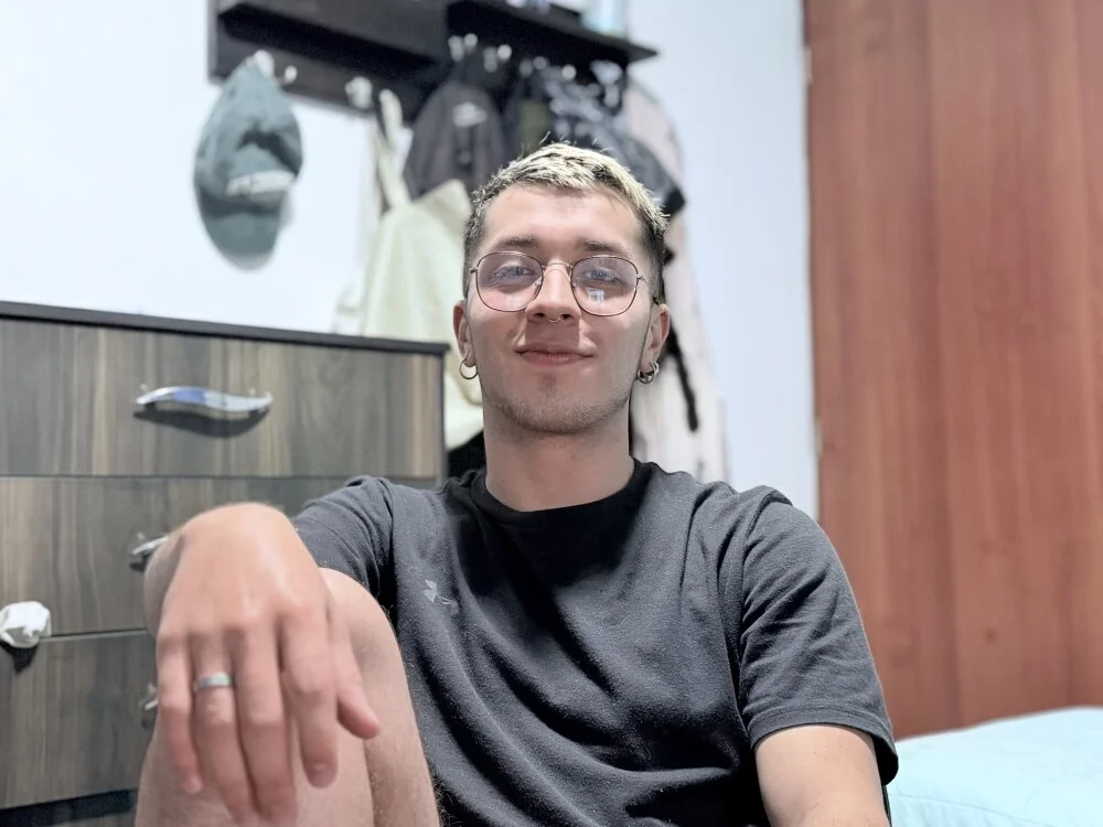 Offline XXX chat NoahCam1