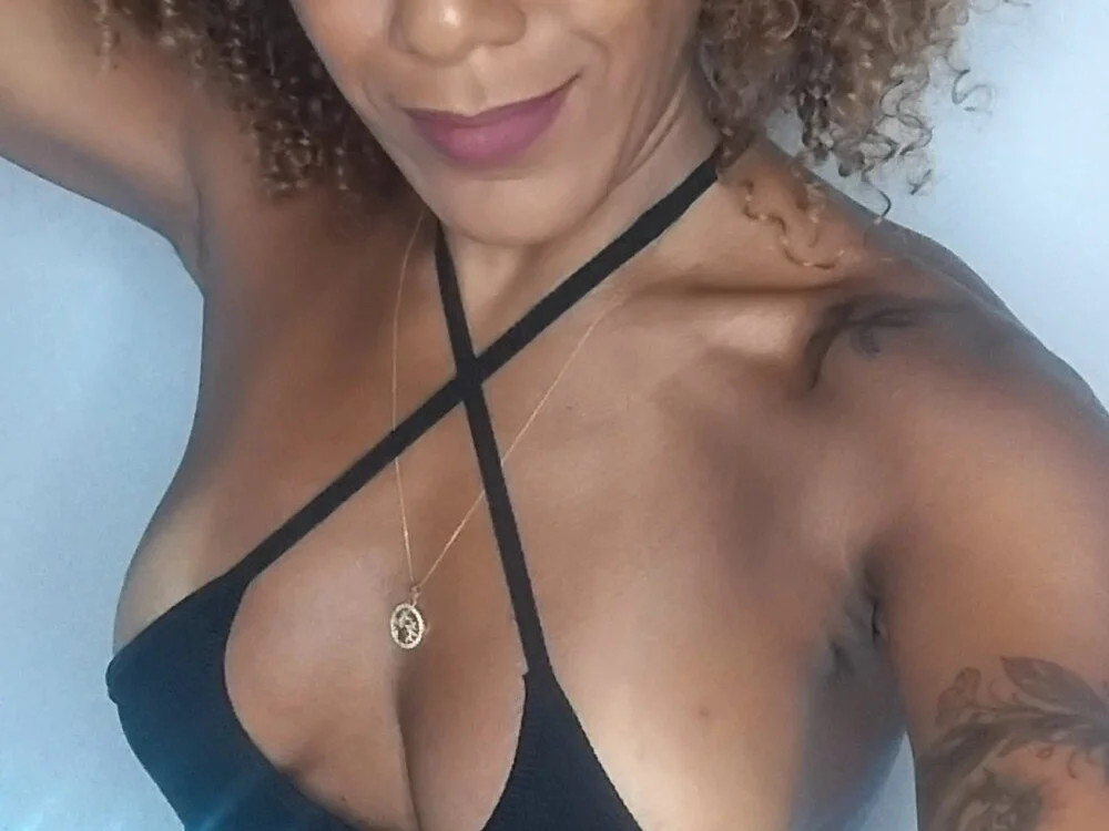 CinnamonGirlRJ Offline XXX-Chat